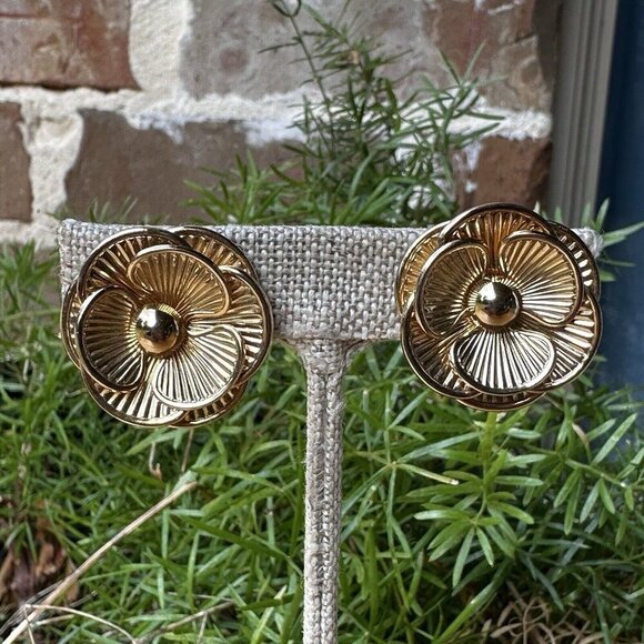 Vintage Coro Earrings‎ Gold Tone Flower Clip On Fashion Jewelry Rare 1" MCM - Picture 1 of 8
